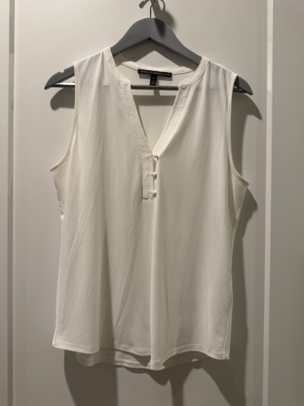 White House Black Market Sleeveless White V-Neck Shirt Blouse Medium
